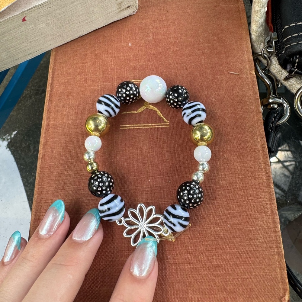 Elegant Black and Gold Beaded Bracelet